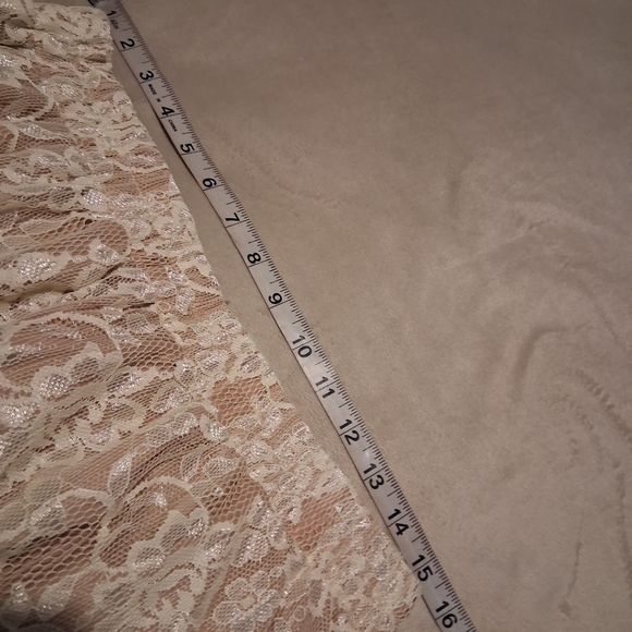 RQ BL- High-Low Lace Layered Skirt in Beige and Cream - Picture 10 of 15